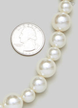 Load image into Gallery viewer, Chunky Pearl Necklace
