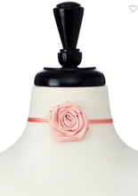 Load image into Gallery viewer, Flower Multi Row Chocker
